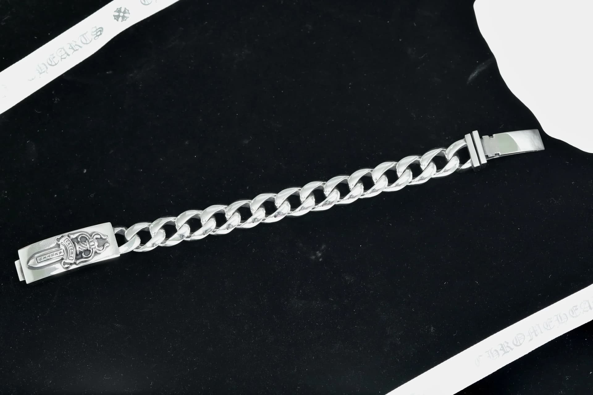 Мужской браслет-цепь Chrome Hearts Dagger ID, разложенный по длине
