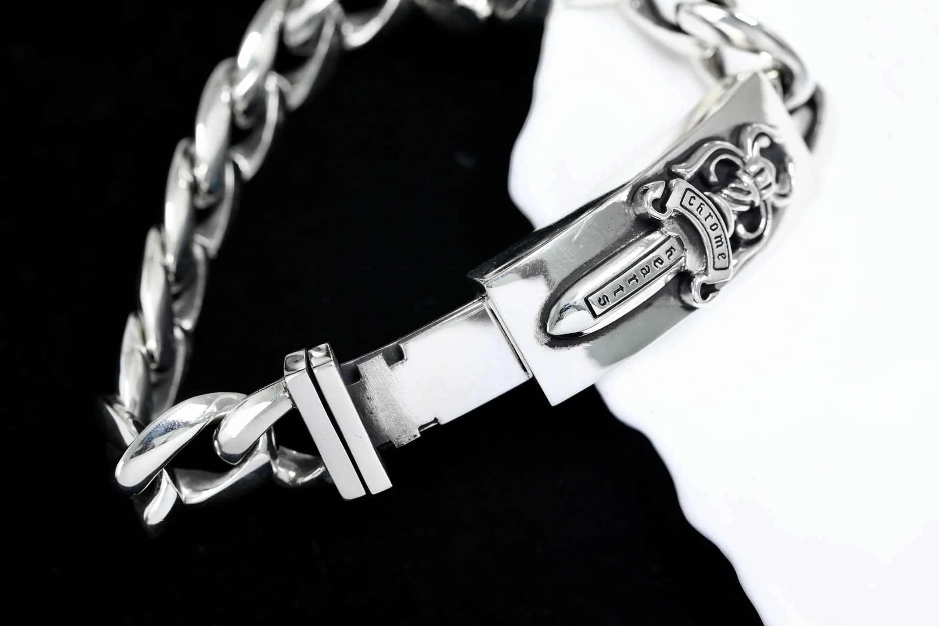 Серебряный браслет Chrome Hearts Dagger ID со слегка раскрытым замком