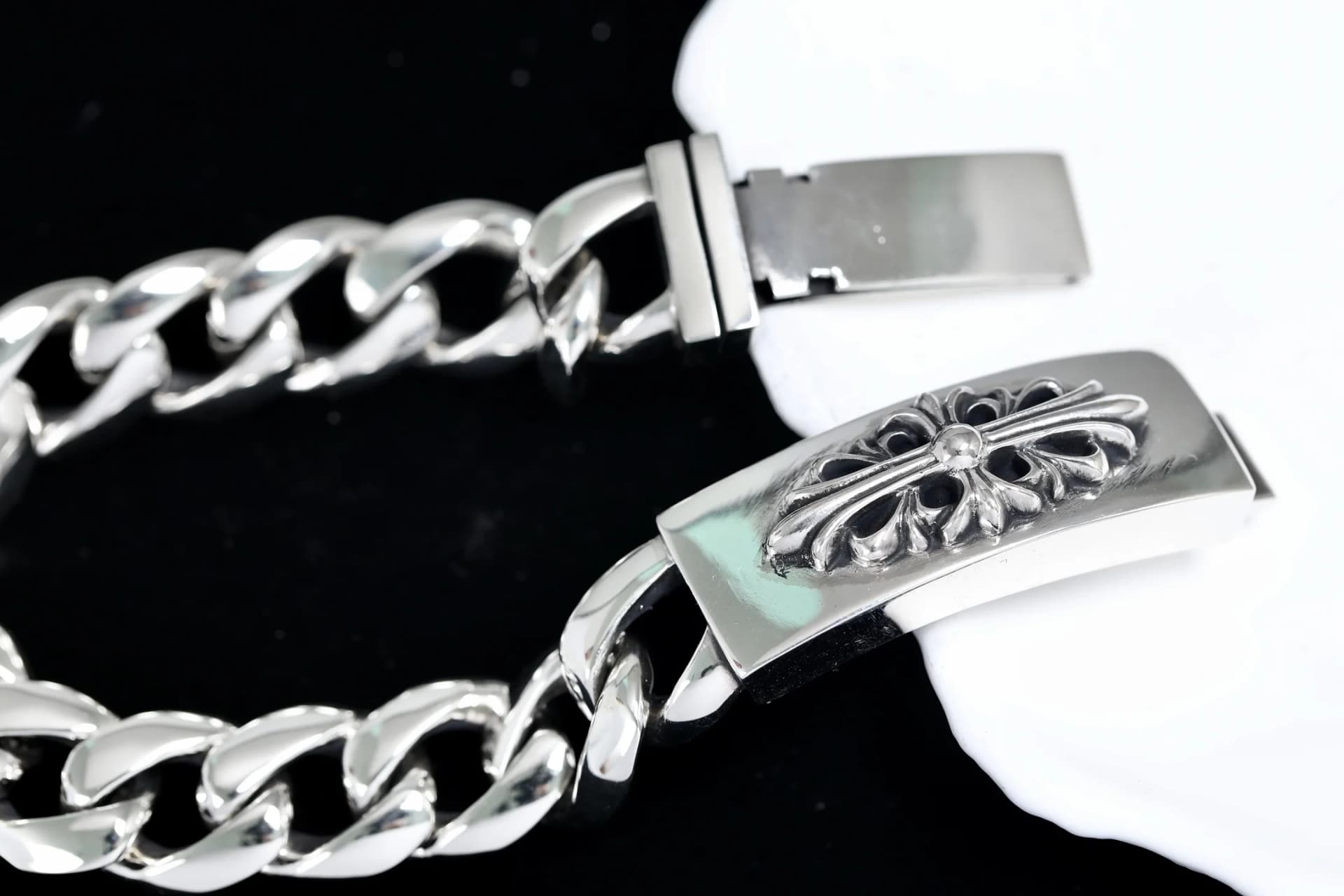 Конструкция открытого коробчатого замка серебряного браслета Chrome Hearts