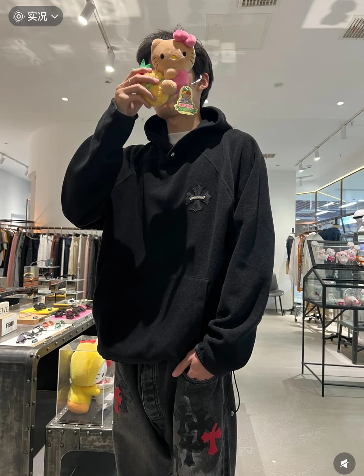 Худи Chrome Hearts в интерьере магазина
