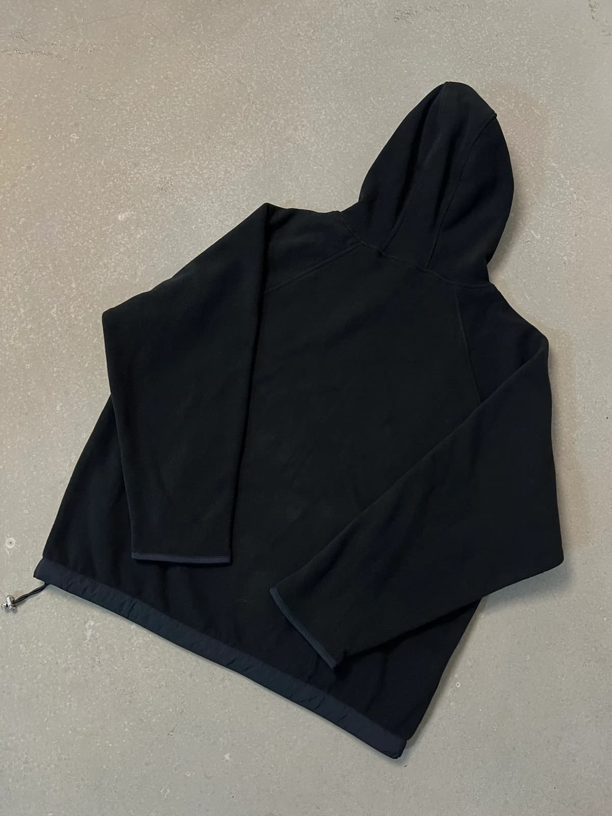 Чёрное худи Chrome Hearts из флиса под углом