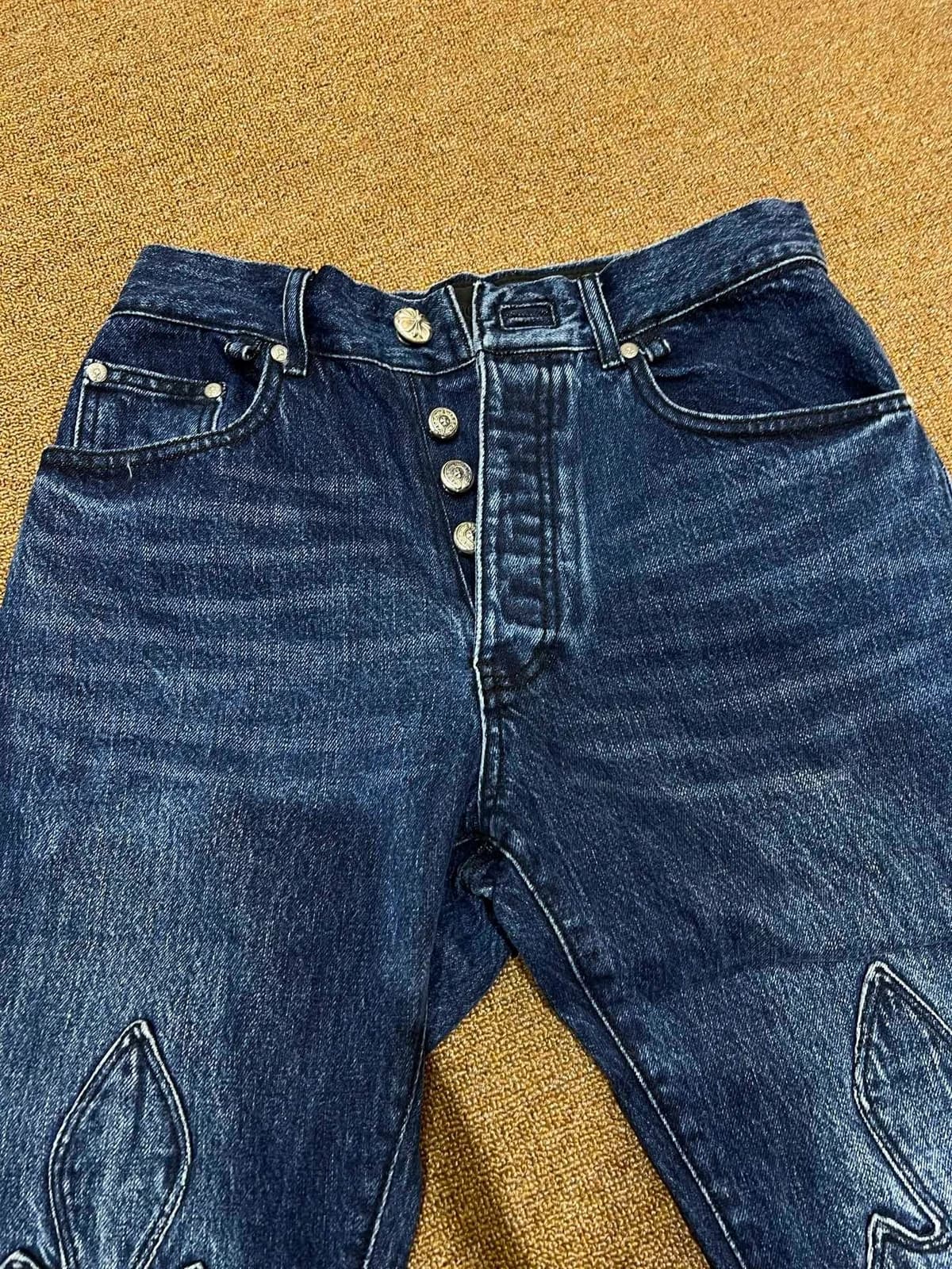 Кнопки-розетки и шлёвки джинсов Levi's 501, деталь