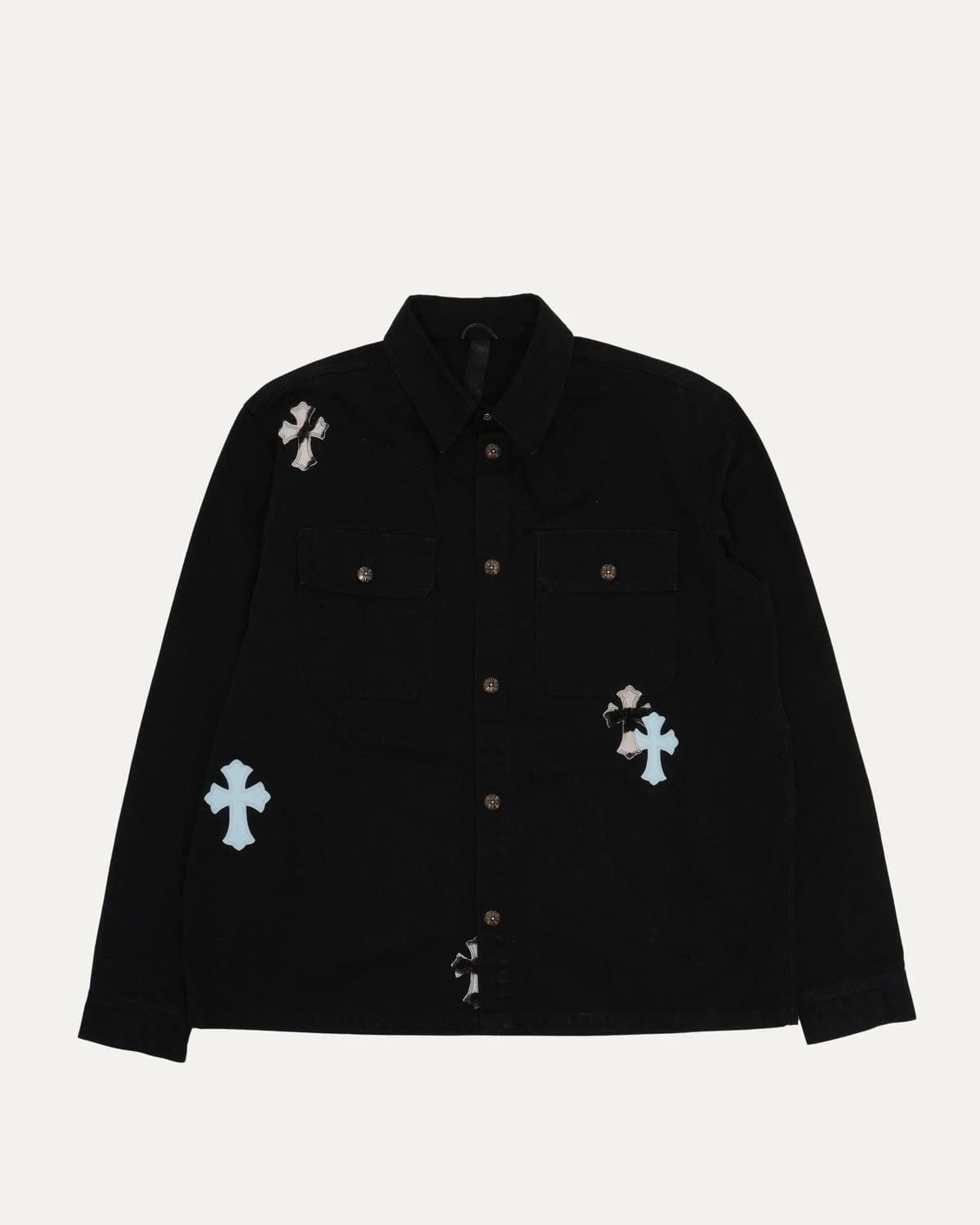 Чёрная рубашка-куртка Chrome Hearts с кожаными крестами, вид спереди