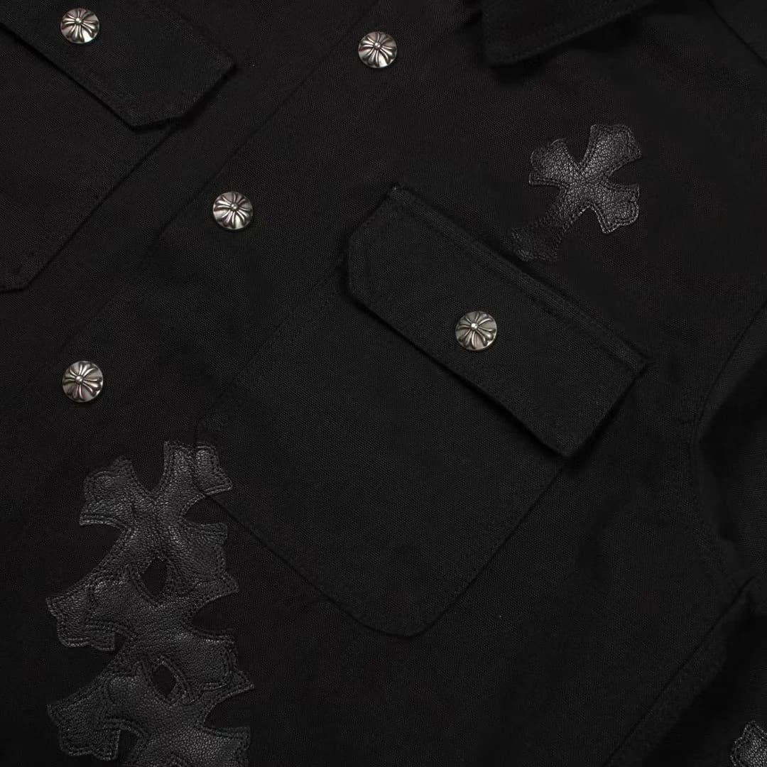 Нагрудный карман с клапаном и кожаный крест на рубашке Chrome Hearts