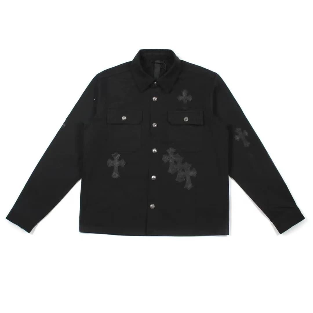 Чёрная рубашка-куртка Chrome Hearts с чёрными кожаными крестами, вид спереди