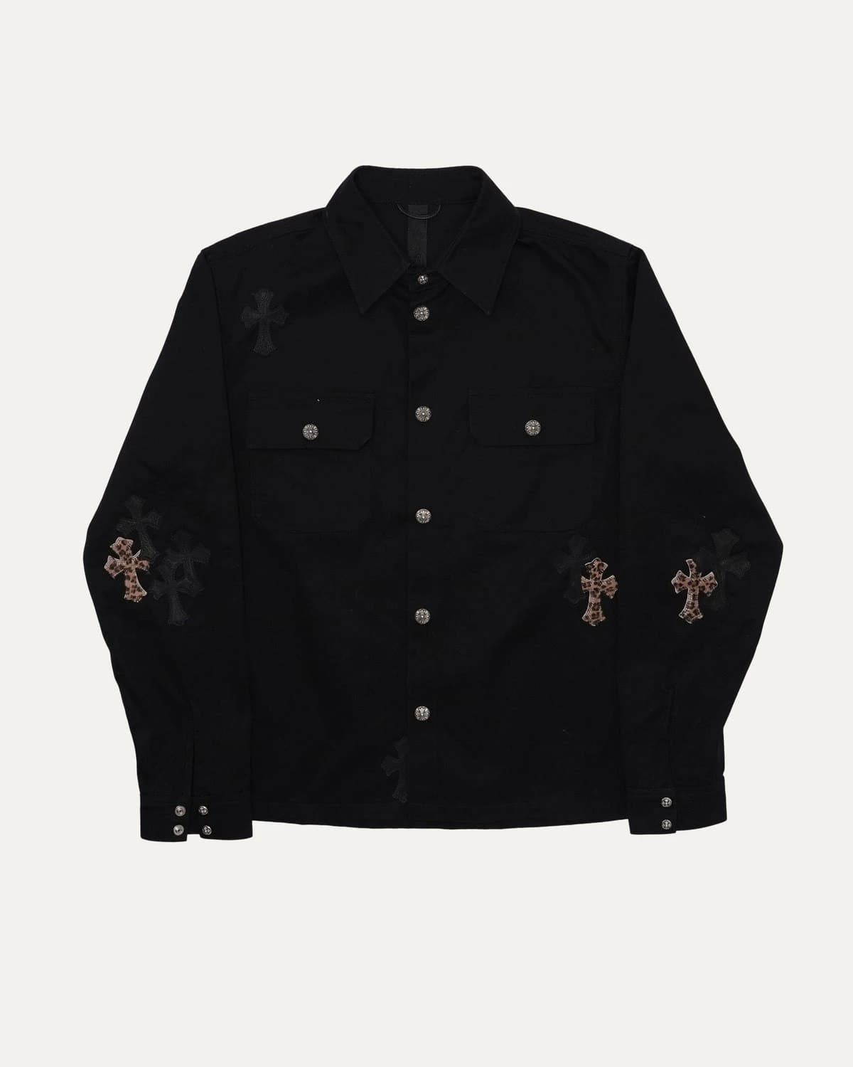 Чёрная рубашка-куртка Chrome Hearts с чёрными и леопардовыми кожаными крестами
