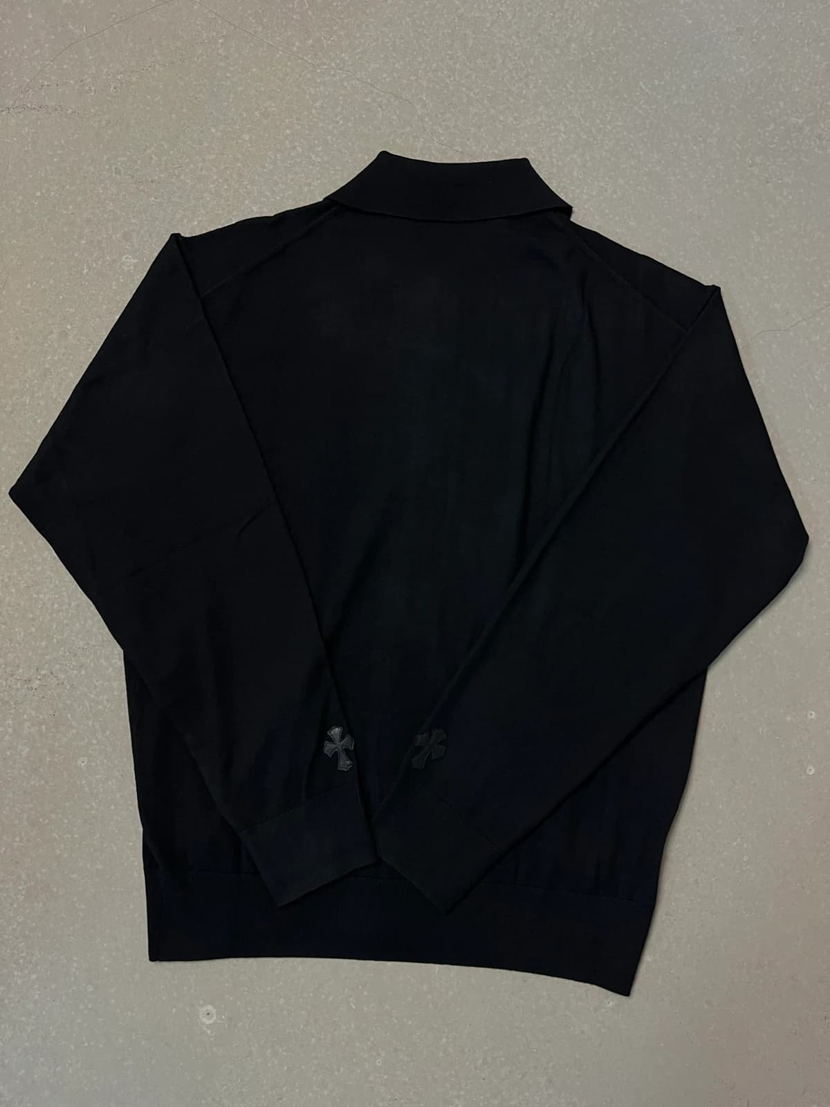 Чёрный вязаный кардиган-поло Chrome Hearts, вид со спины