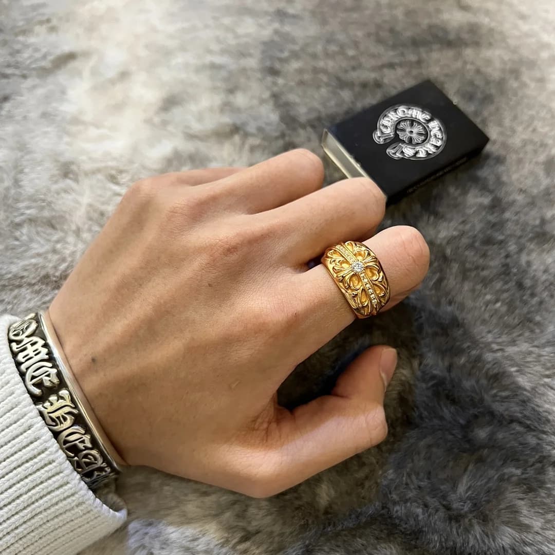 Кольцо Chrome Hearts Keeper с золотым покрытием на руке