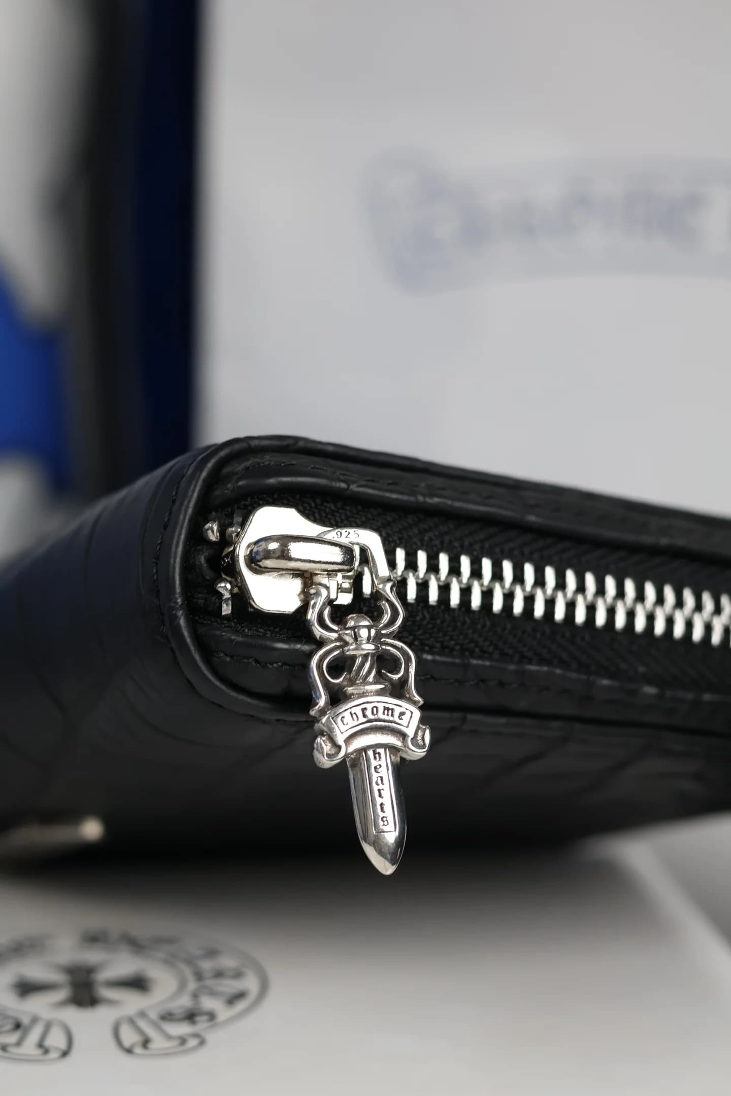 Серебряный пуллер-кинжал Dagger на молнии кошелька Chrome Hearts