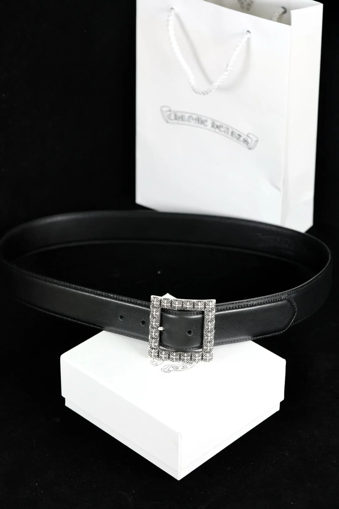 Черный кожаный ремень Chrome Hearts с серебряной пряжкой и фирменной упаковкой