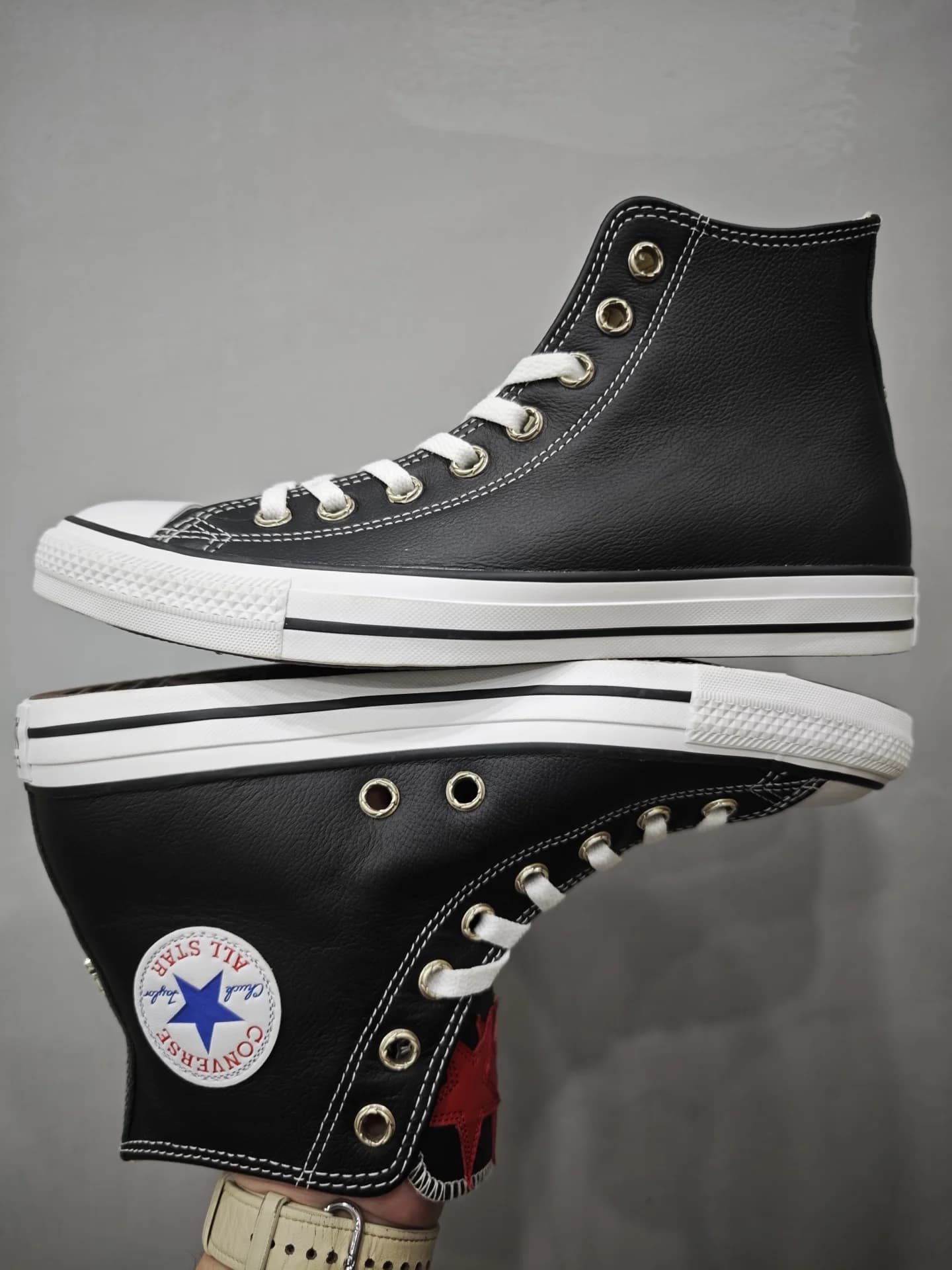 Пара высоких кед Chrome Hearts x Converse All Star, вид сбоку и сзади