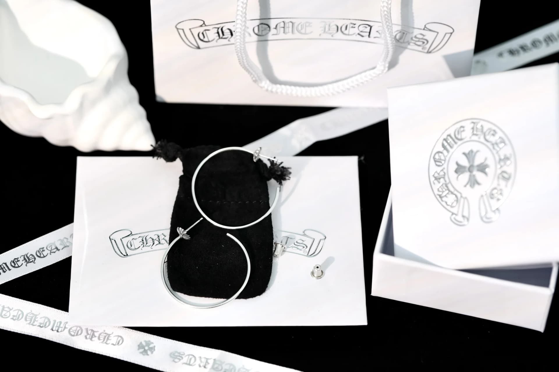 Пара серег Chrome Hearts в комплекте с фирменным мешочком и коробкой