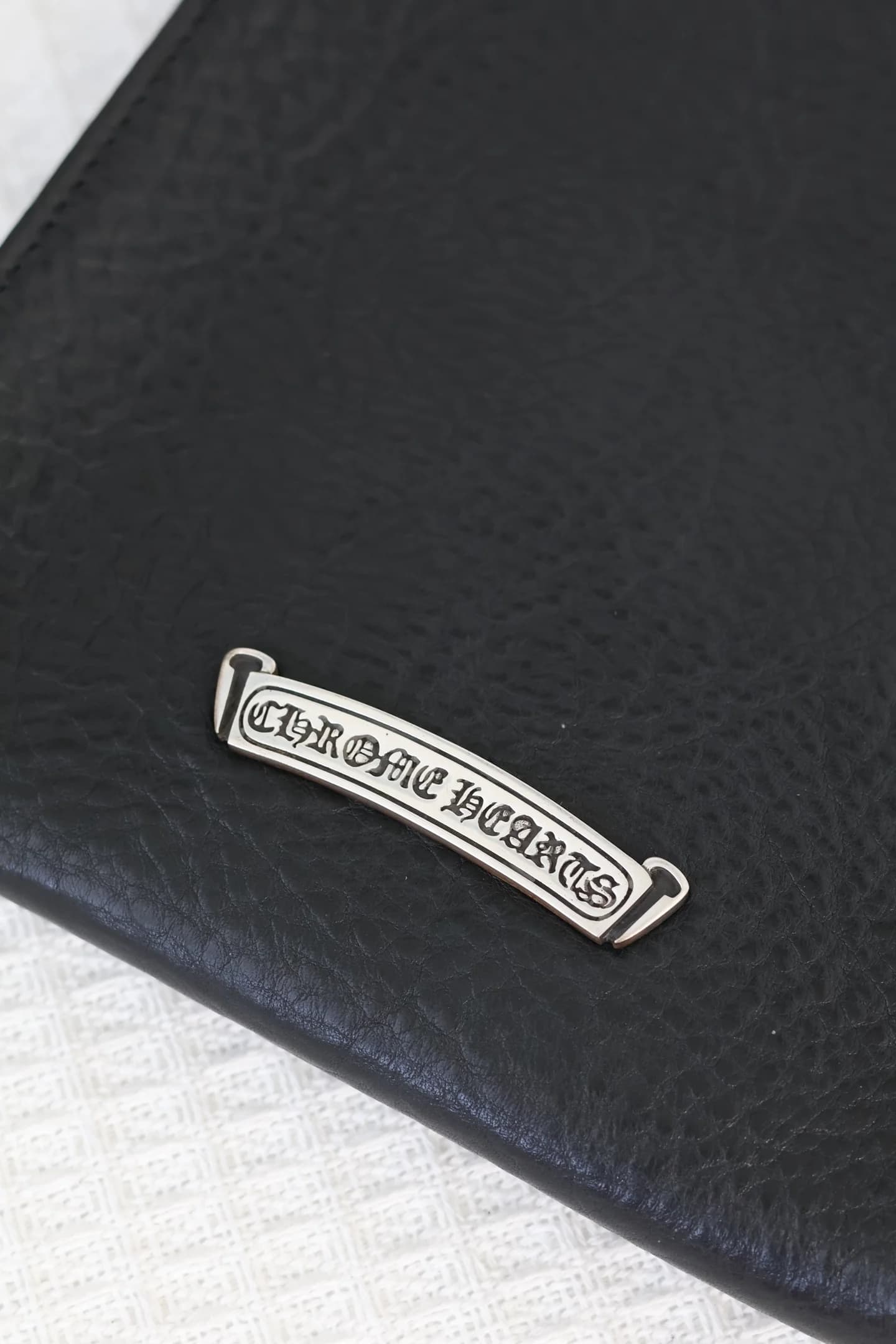Фурнитура из серебра 925 пробы с гравировкой Chrome Hearts на задней панели