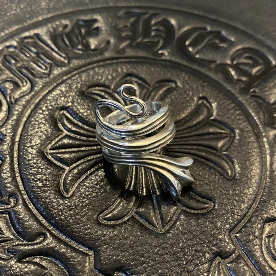 Серебряное кольцо Chrome Hearts Snake на кожаной подложке с тиснением бренда