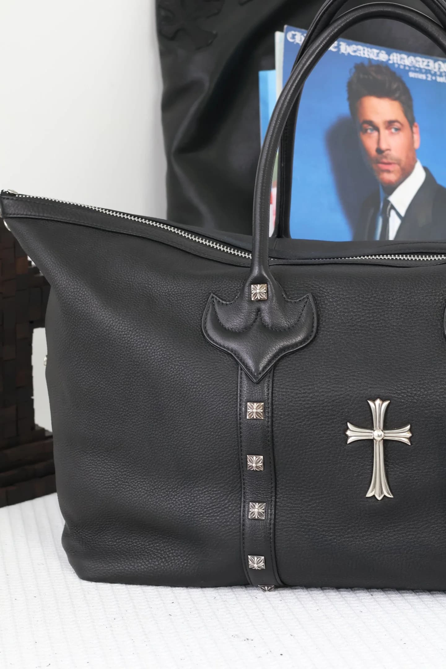 Боковая часть трансформируемой дорожной сумки Chrome Hearts