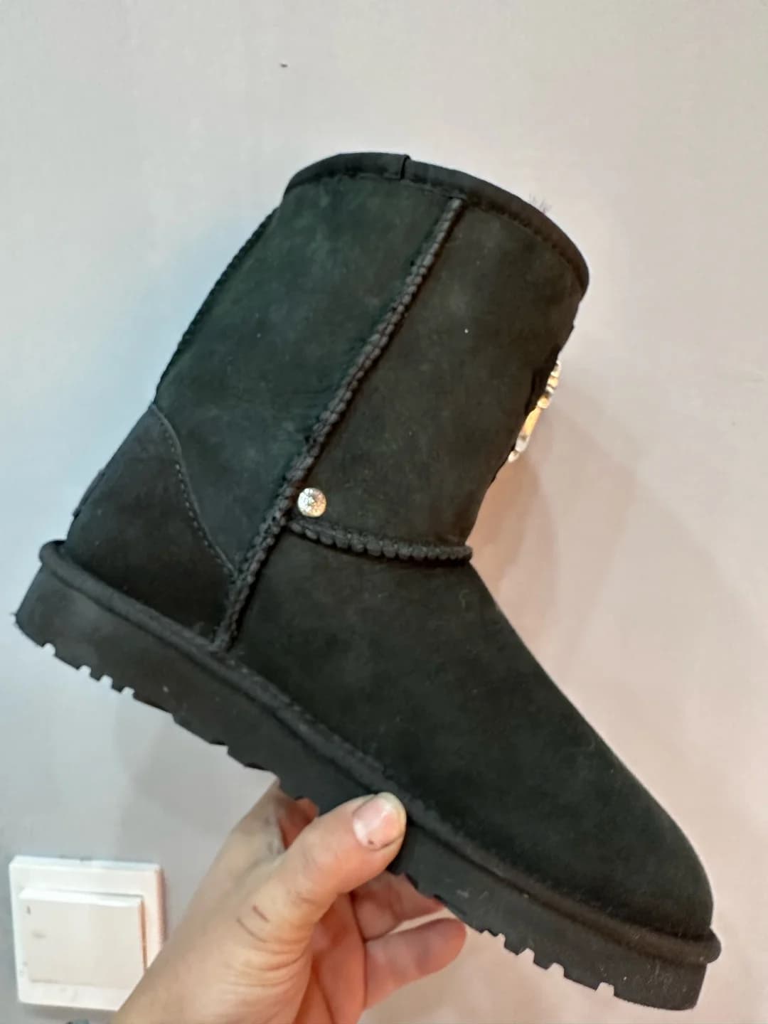 Профиль сапога Chrome Hearts x UGG из замши