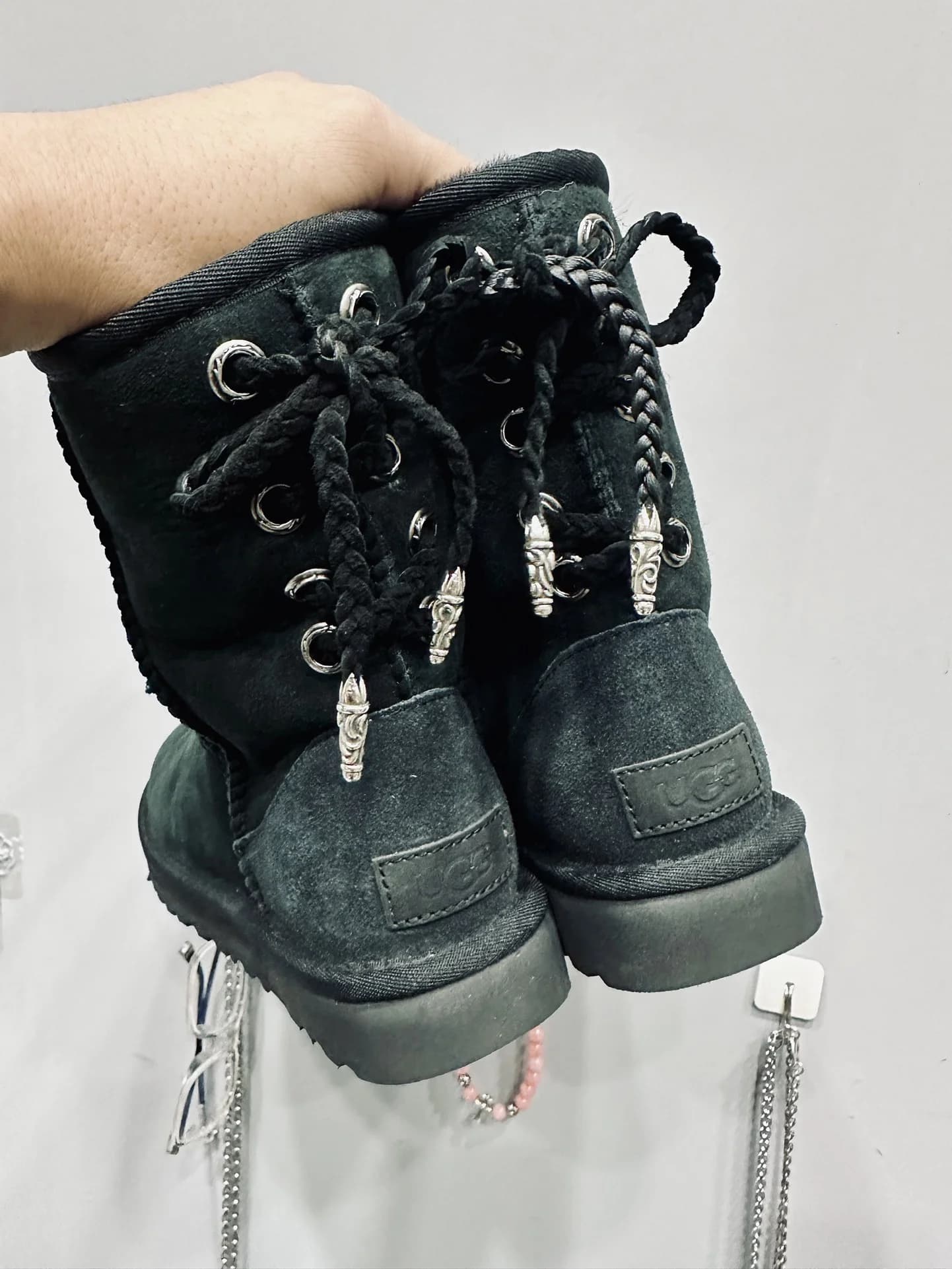 Черные угги Chrome Hearts x UGG со шнуровкой сзади