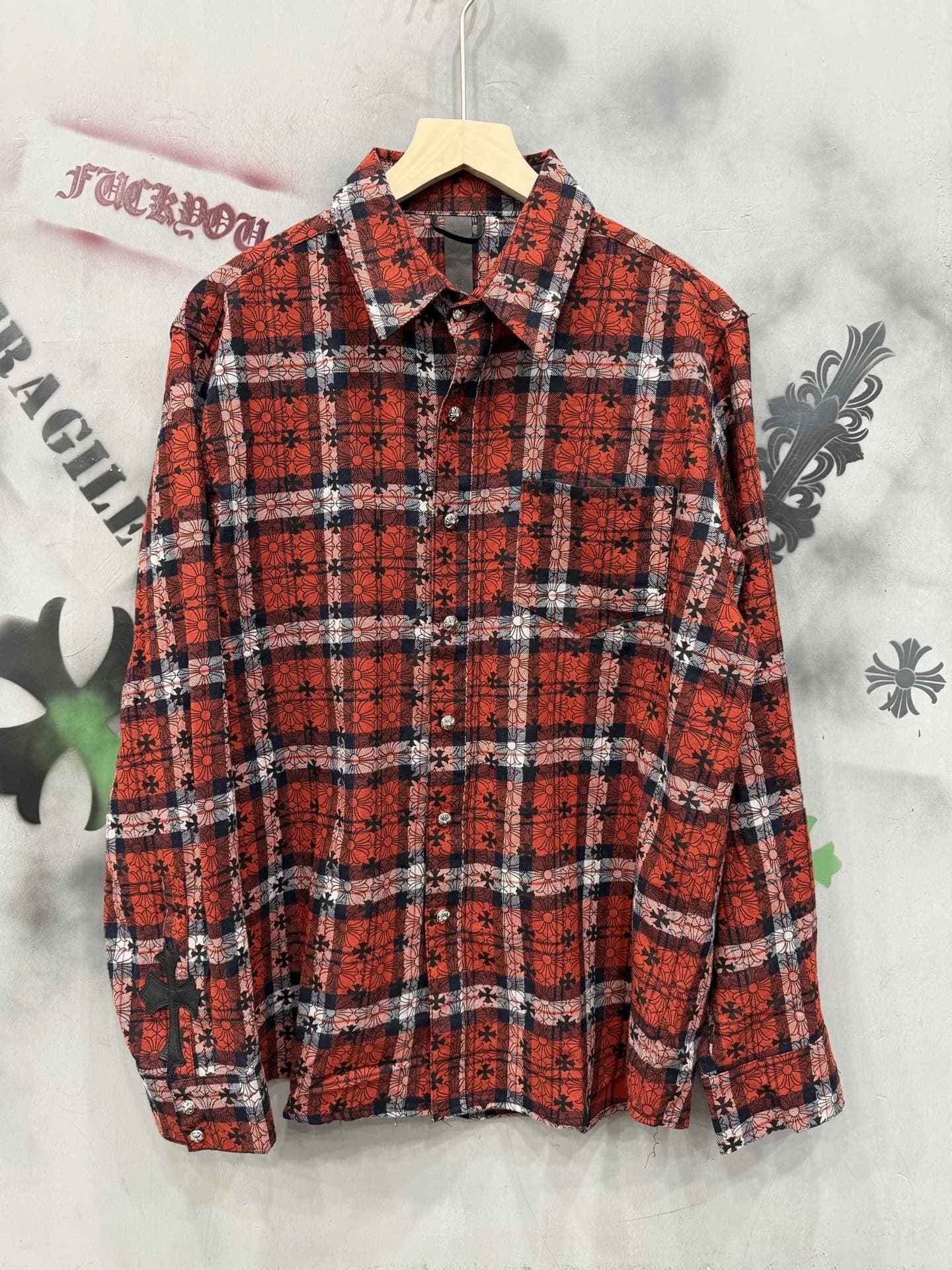 Красная рубашка в клетку Chrome Hearts, вид спереди
