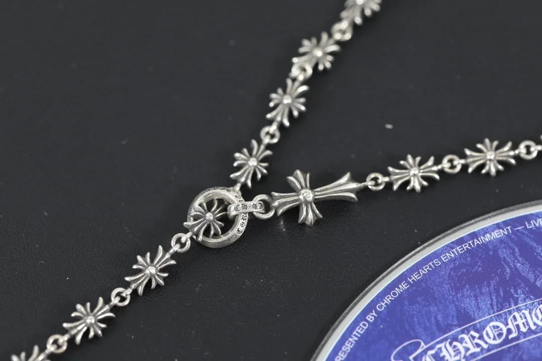 Соединительное кольцо с гравировкой и звенья цепи колье Chrome Hearts