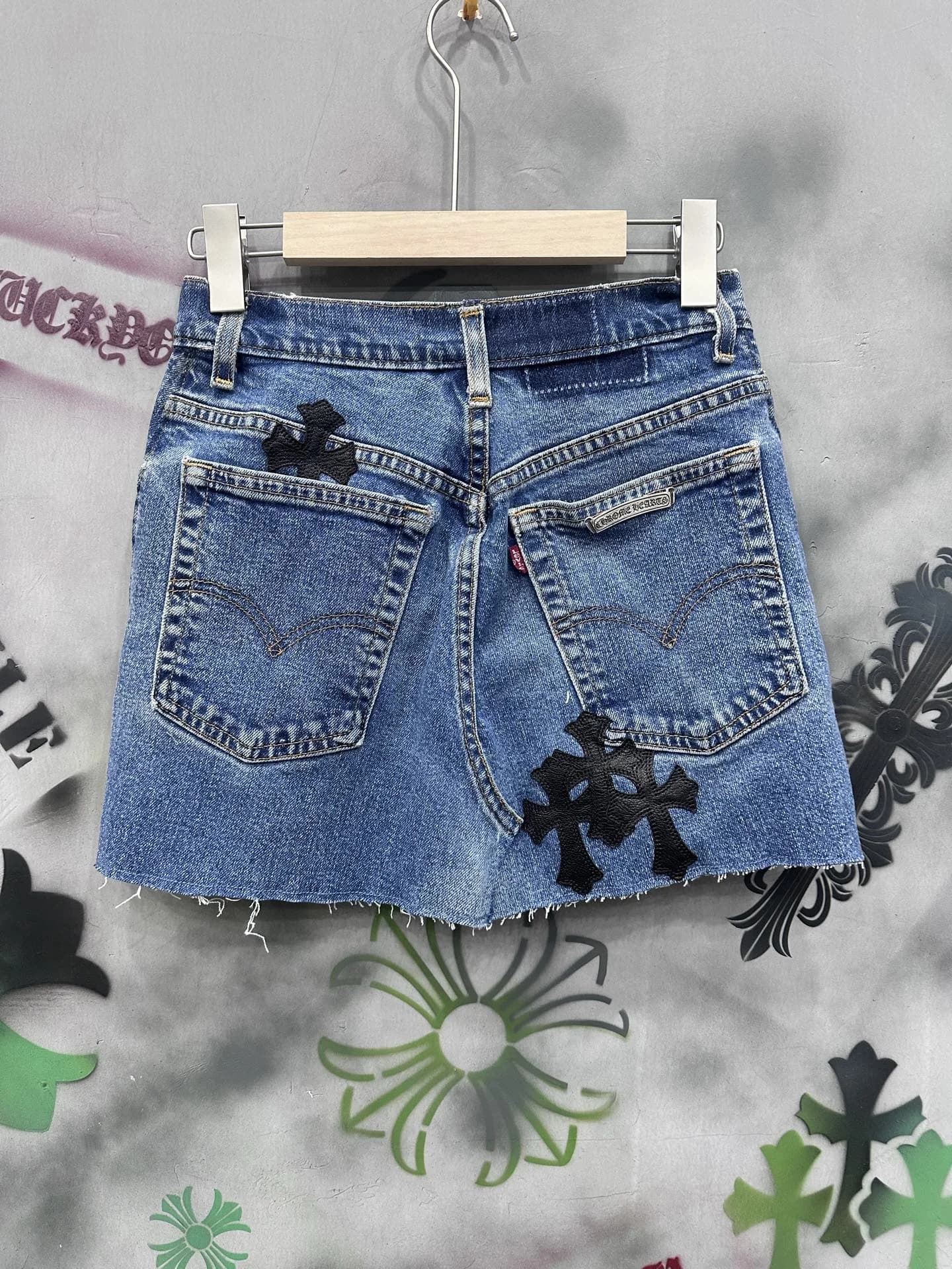 Джинсовая юбка Chrome Hearts x Levi's сзади с кожаными крестами