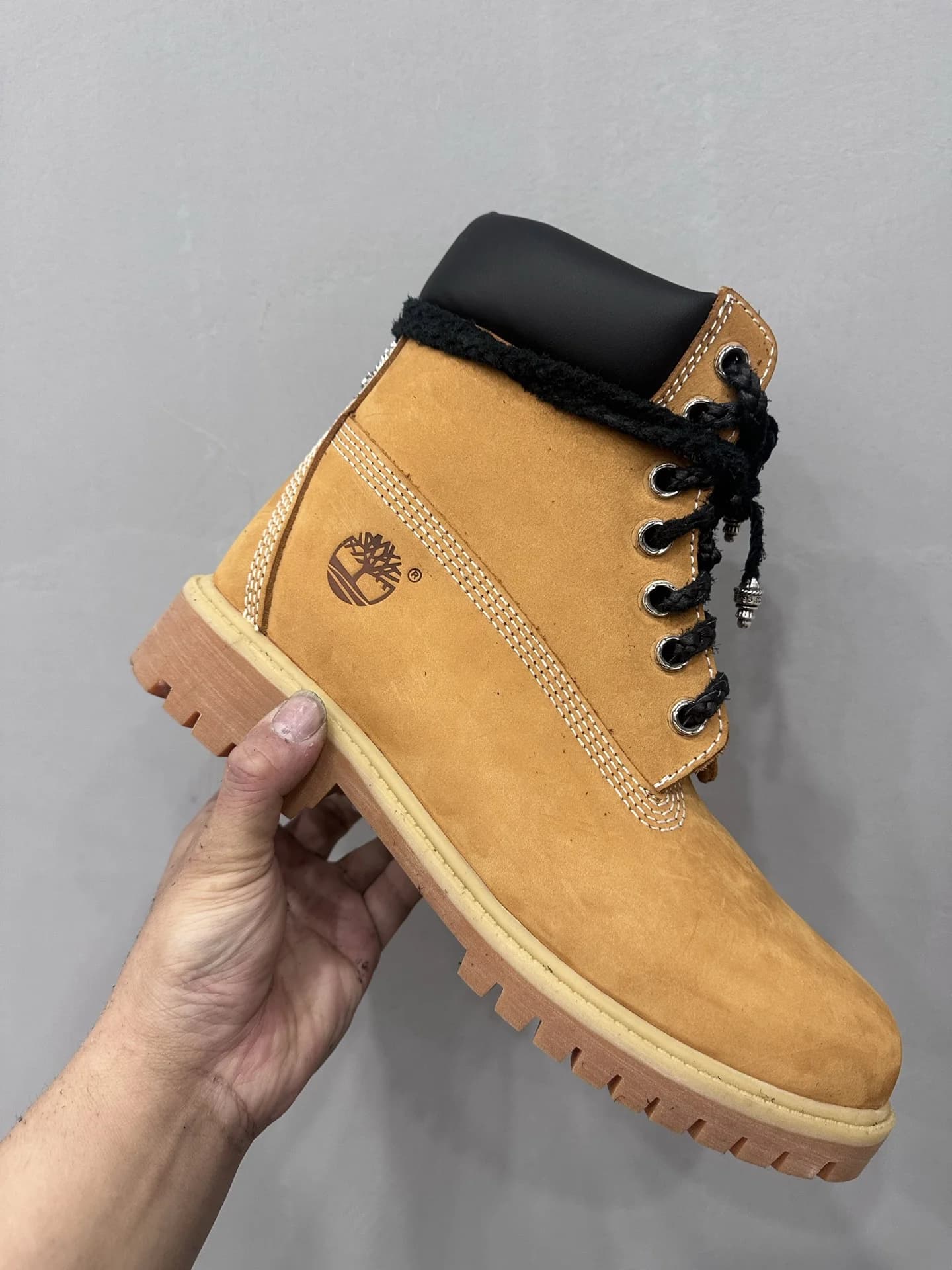 Ботинки Chrome Hearts x Timberland 10061, вид сбоку