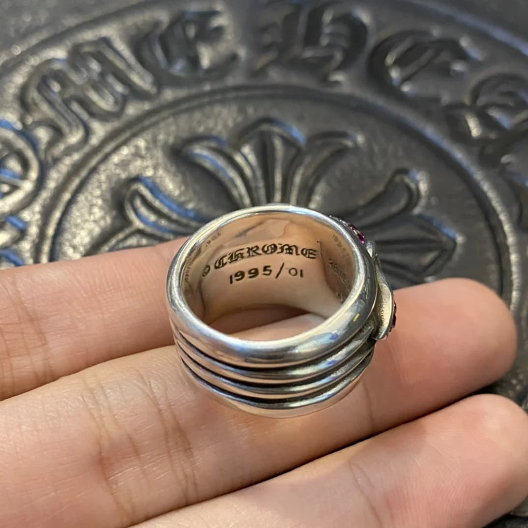 Внутренняя гравировка Chrome Hearts 1995 на серебряном кольце