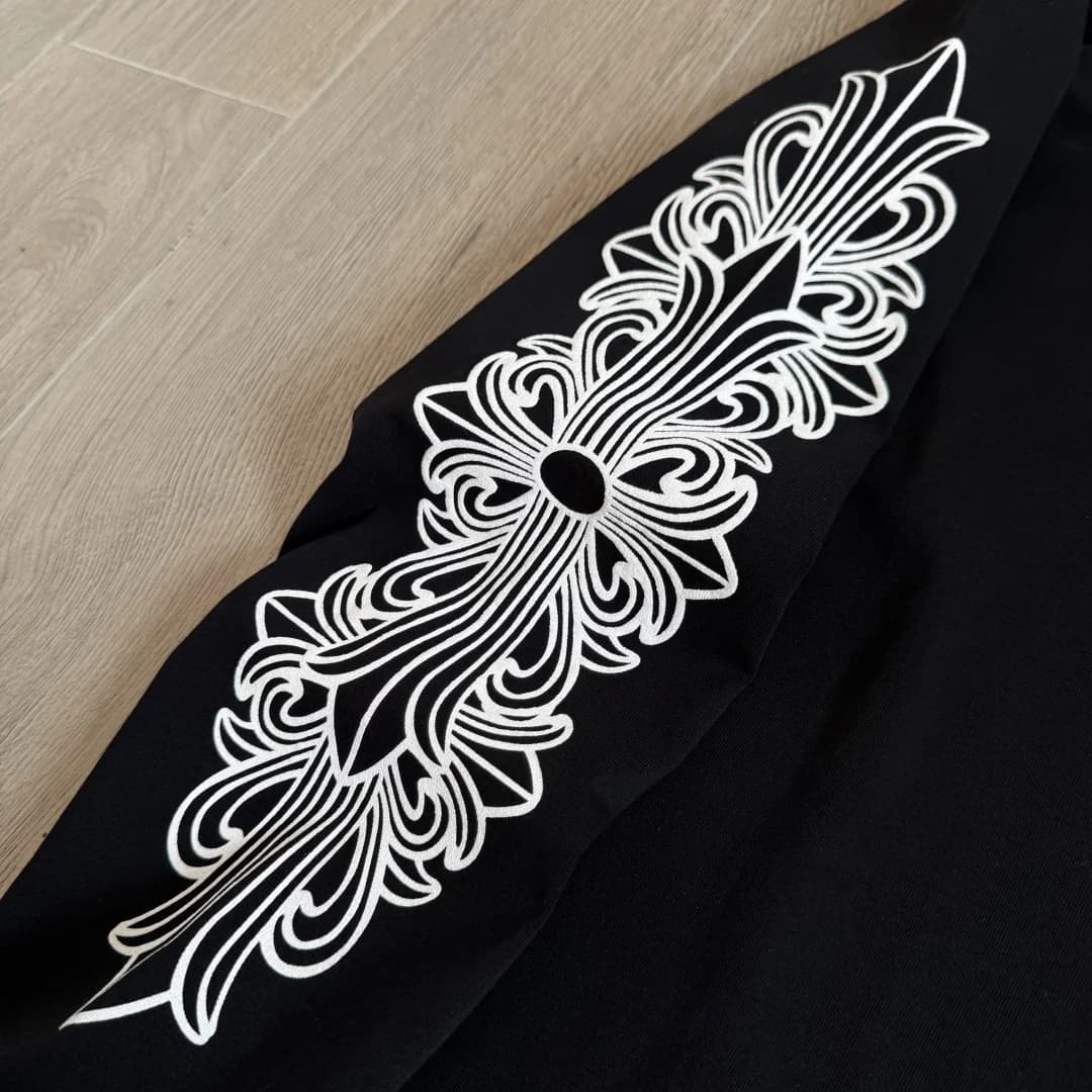 Принт на рукаве лонгслива Chrome Hearts