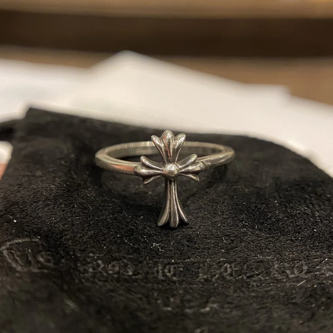 Кольцо Chrome Hearts Bubblegum Cross на черном замшевом мешочке