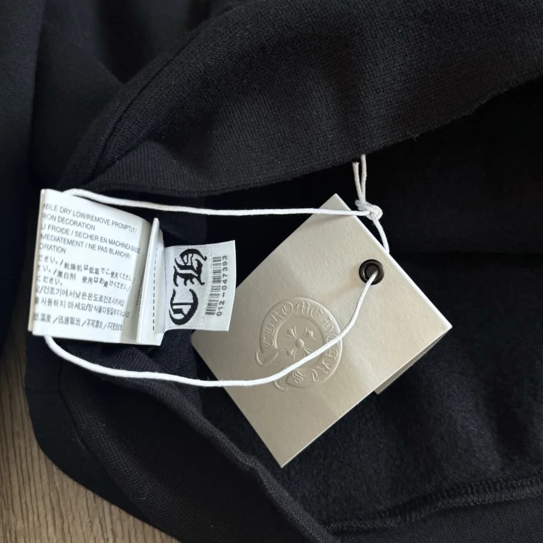 Фирменные бирки худи Chrome Hearts