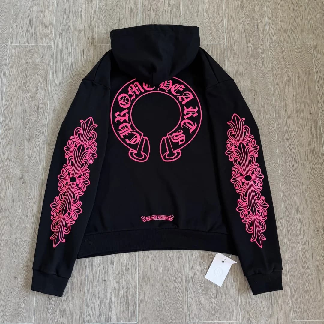 Черное худи Chrome Hearts с розовым принтом в виде подковы на спине