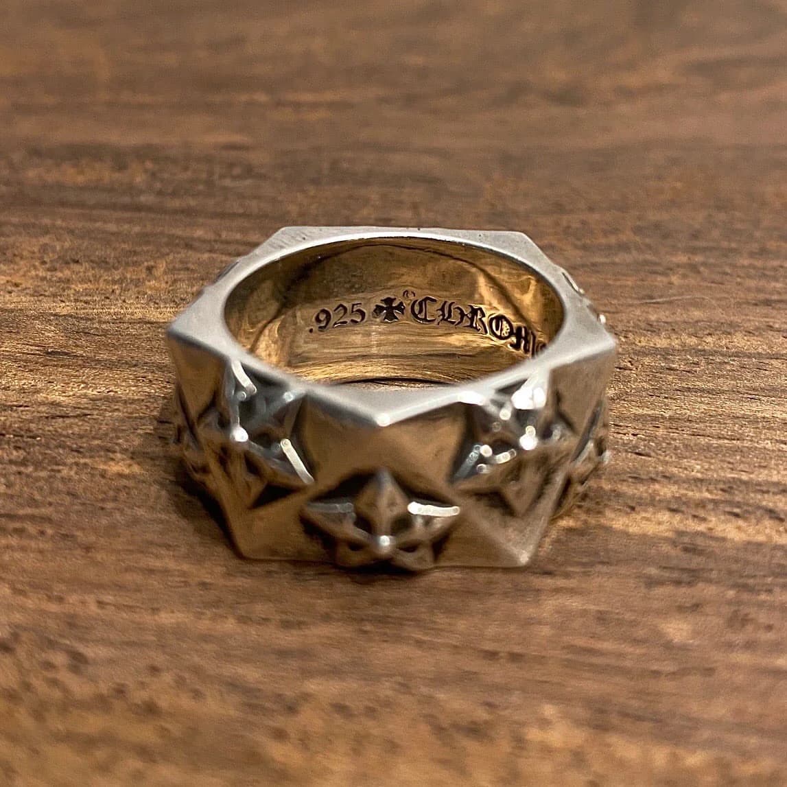 Внутренняя гравировка 925 Chrome Hearts на кольце Pentagon Star