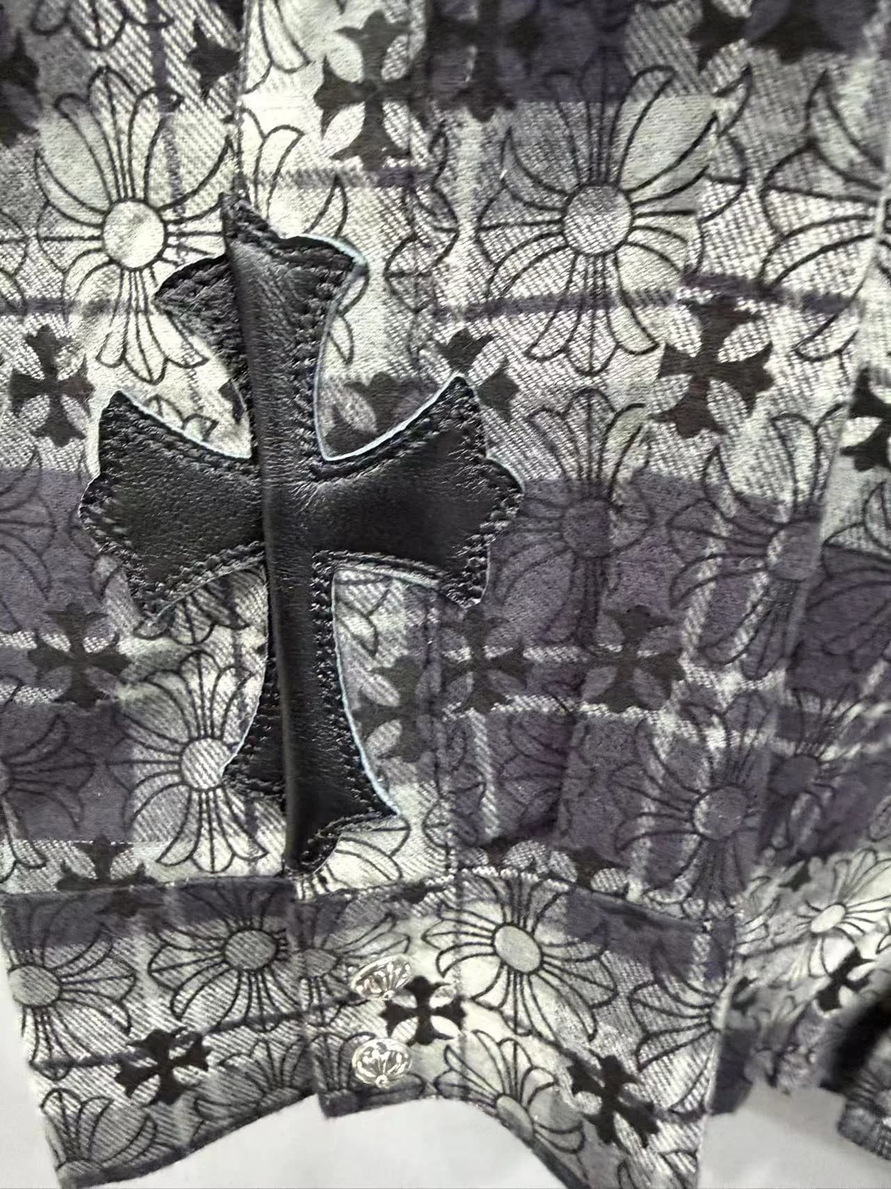 Текстура ткани в клетку и серебряные пуговицы Chrome Hearts