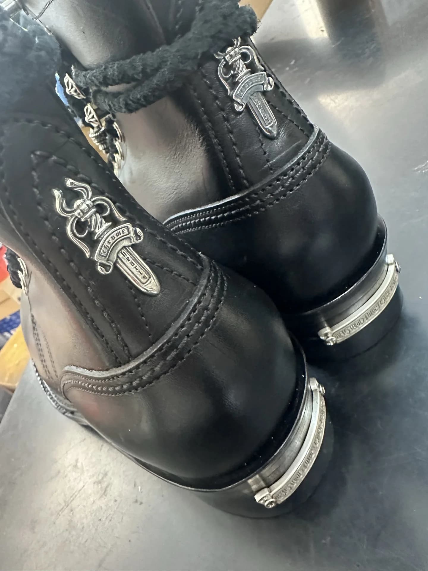 Задники ботинок Chrome Hearts x Wesco с серебряным декором