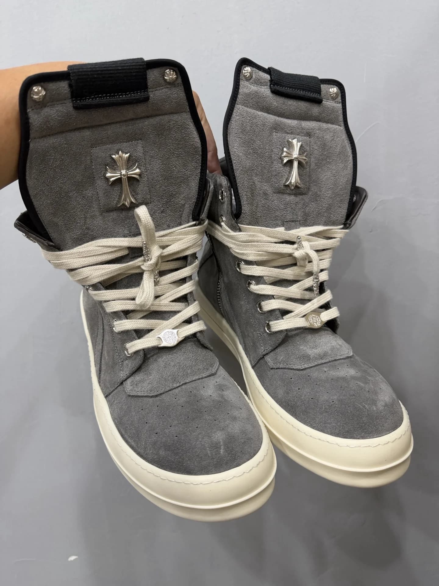 Серые замшевые кеды Chrome Hearts x Rick Owens Geobasket, вид спереди