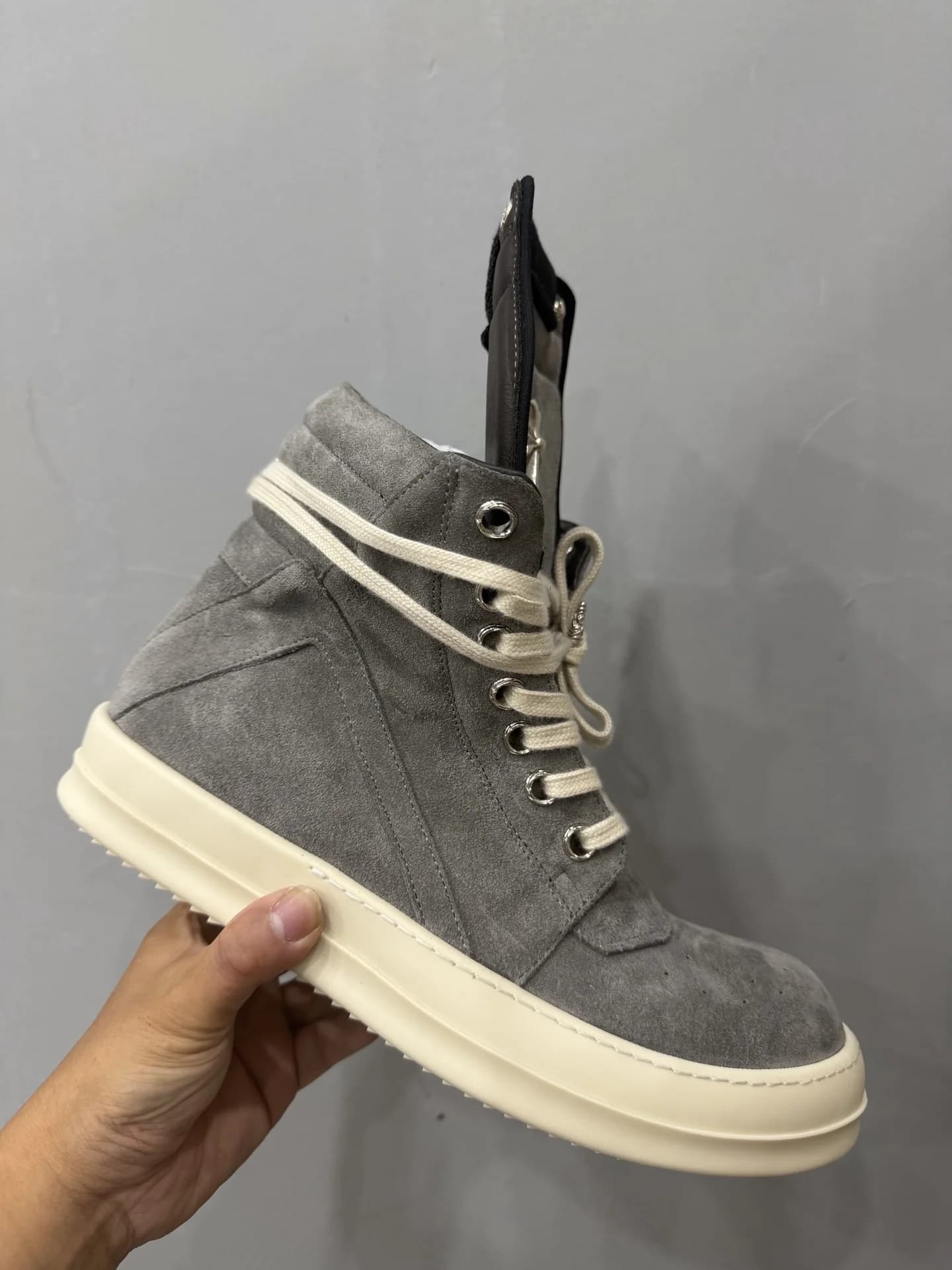 Серые замшевые кеды Chrome Hearts x Rick Owens Geobasket, вид сбоку