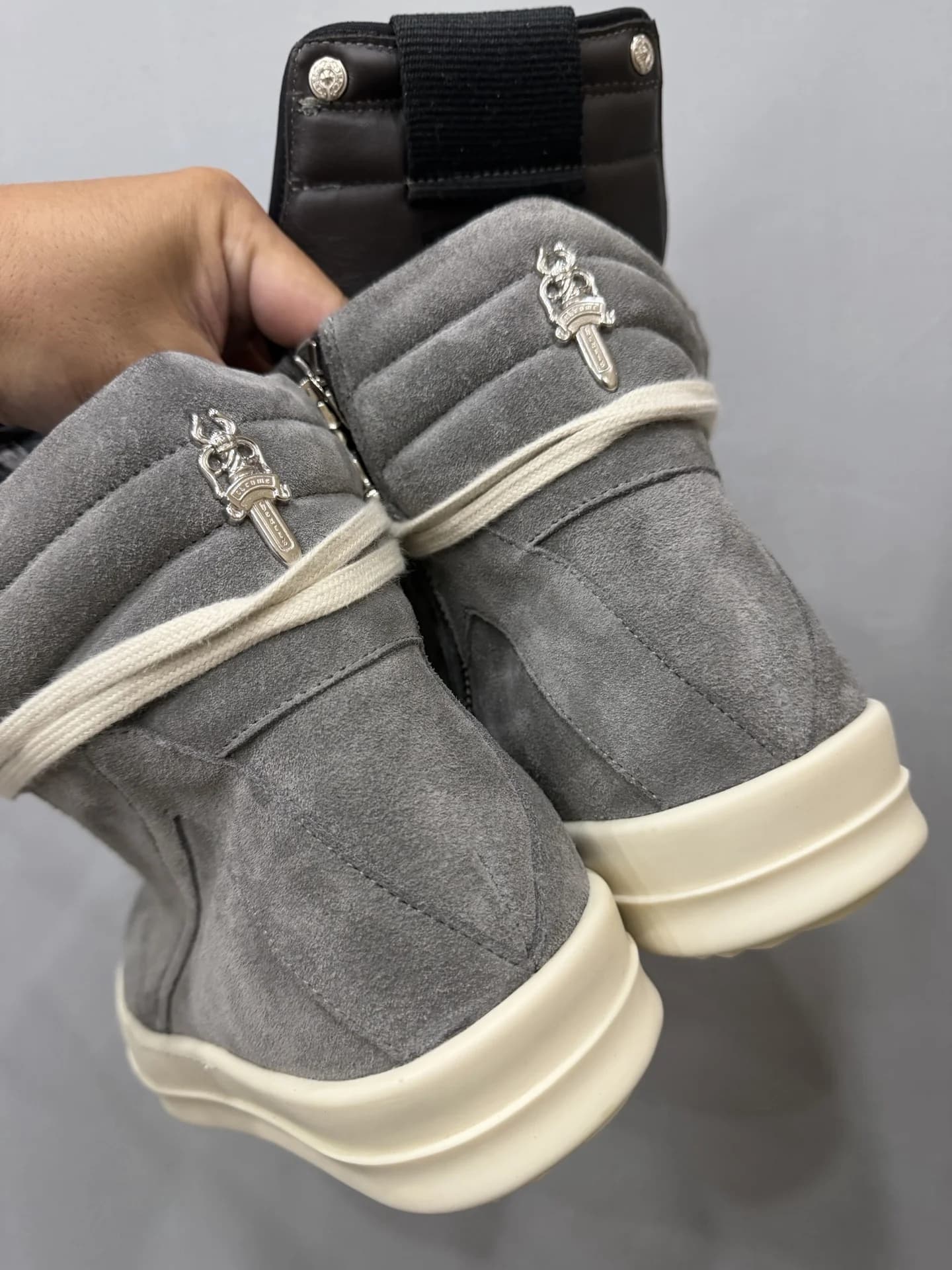 Задняя часть кед Chrome Hearts x Rick Owens Geobasket с серебряным кинжалом