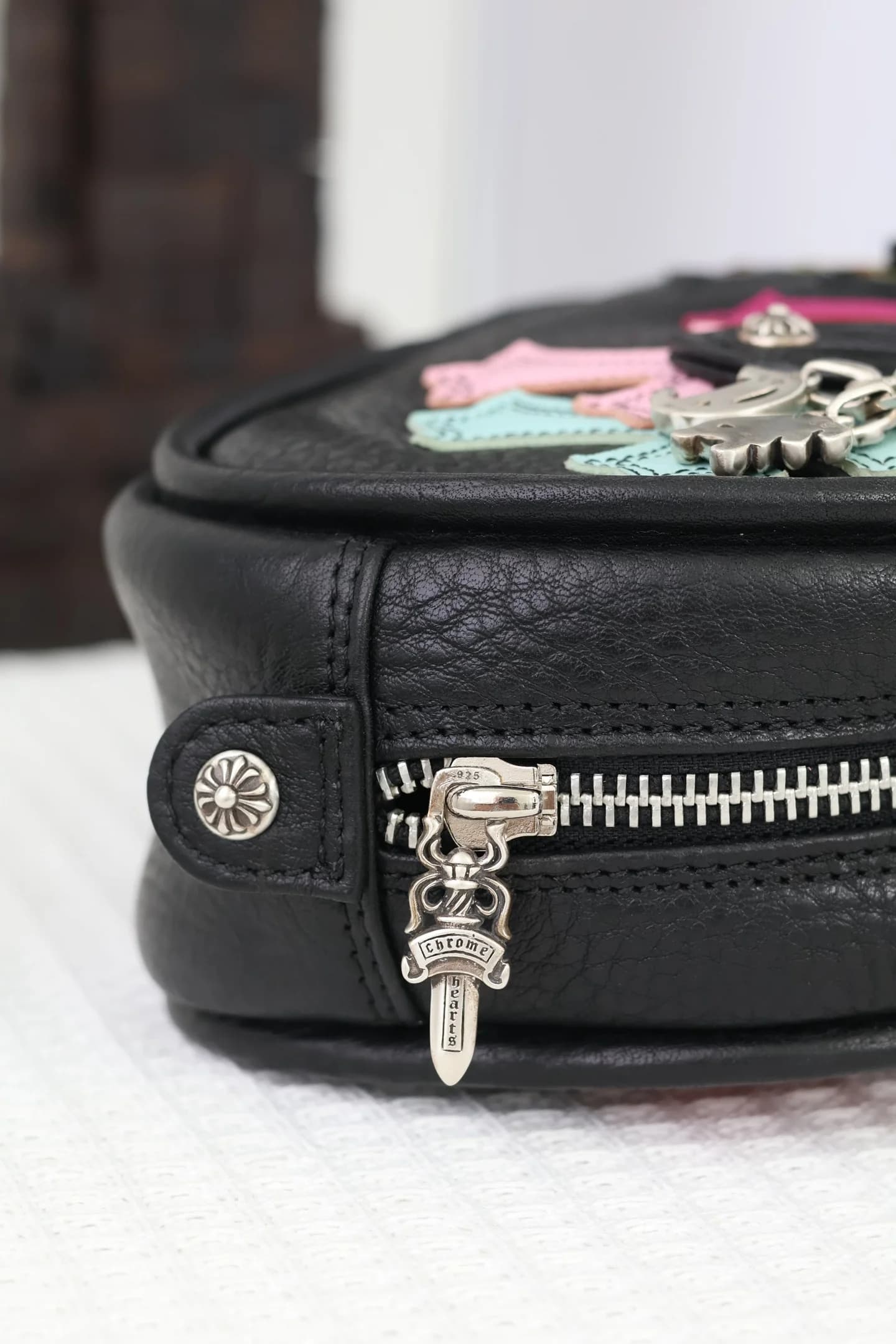 Серебряный бегунок молнии в форме кинжала Dagger и боковая заклепка