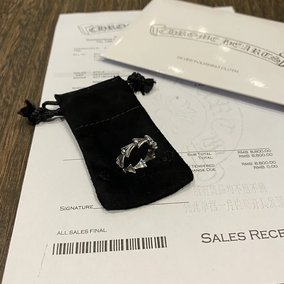 Кольцо Crosstail на черном замшевом мешочке Chrome Hearts