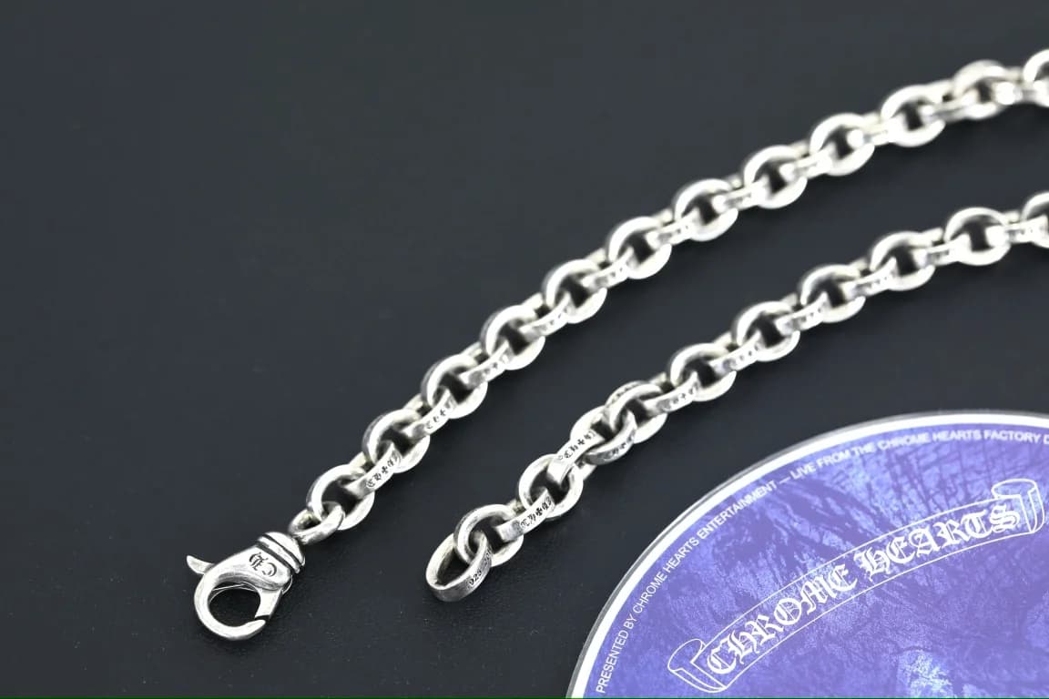 Замок-карабин серебряной цепи Chrome Hearts с гравировкой