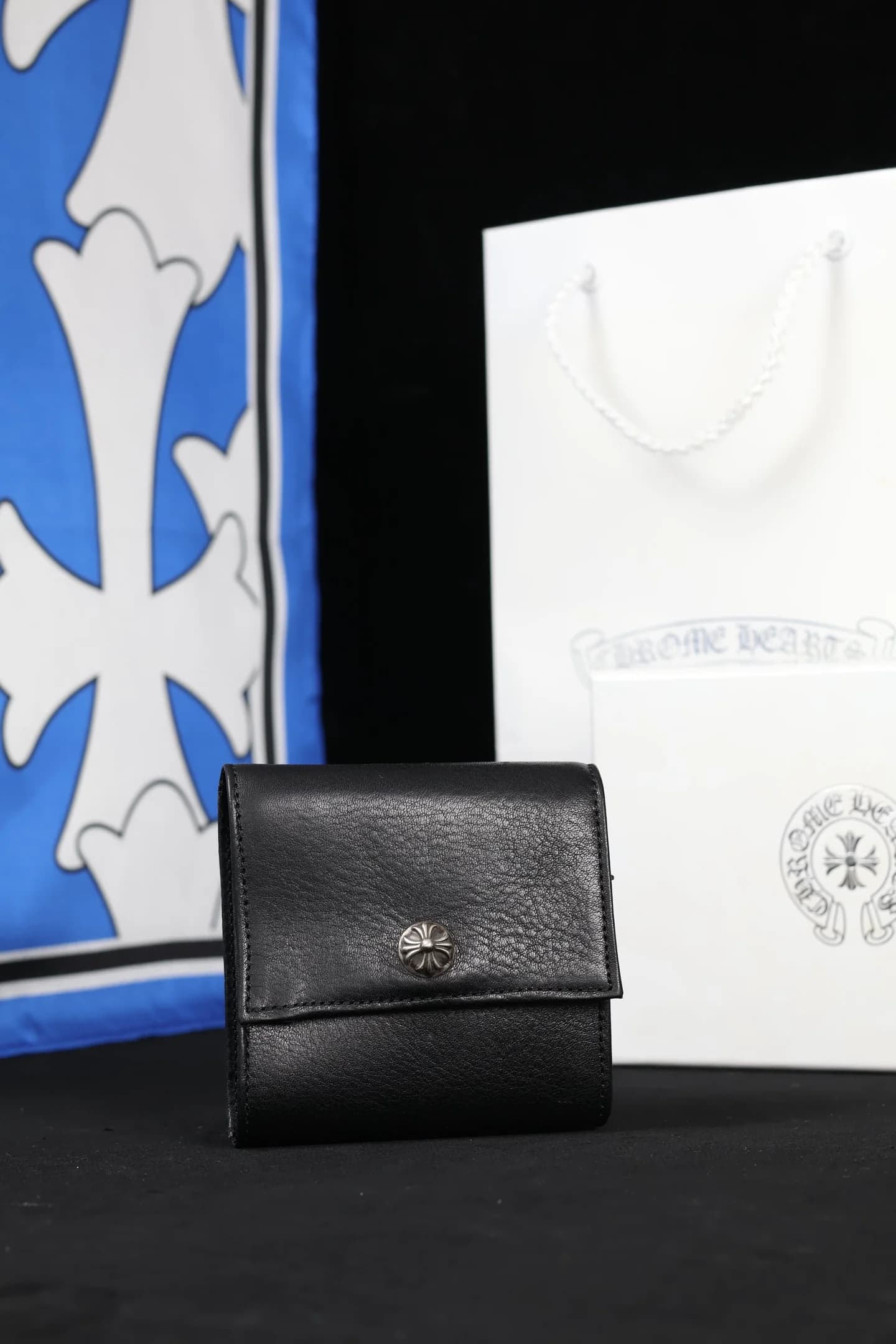 Кожаный кошелек Chrome Hearts черного цвета в три сложения, вид спереди