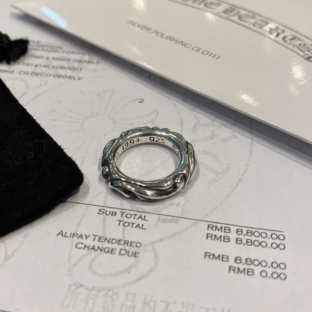 Гравировка года 1994 и пробы 925 на кольце Chrome Hearts Scroll