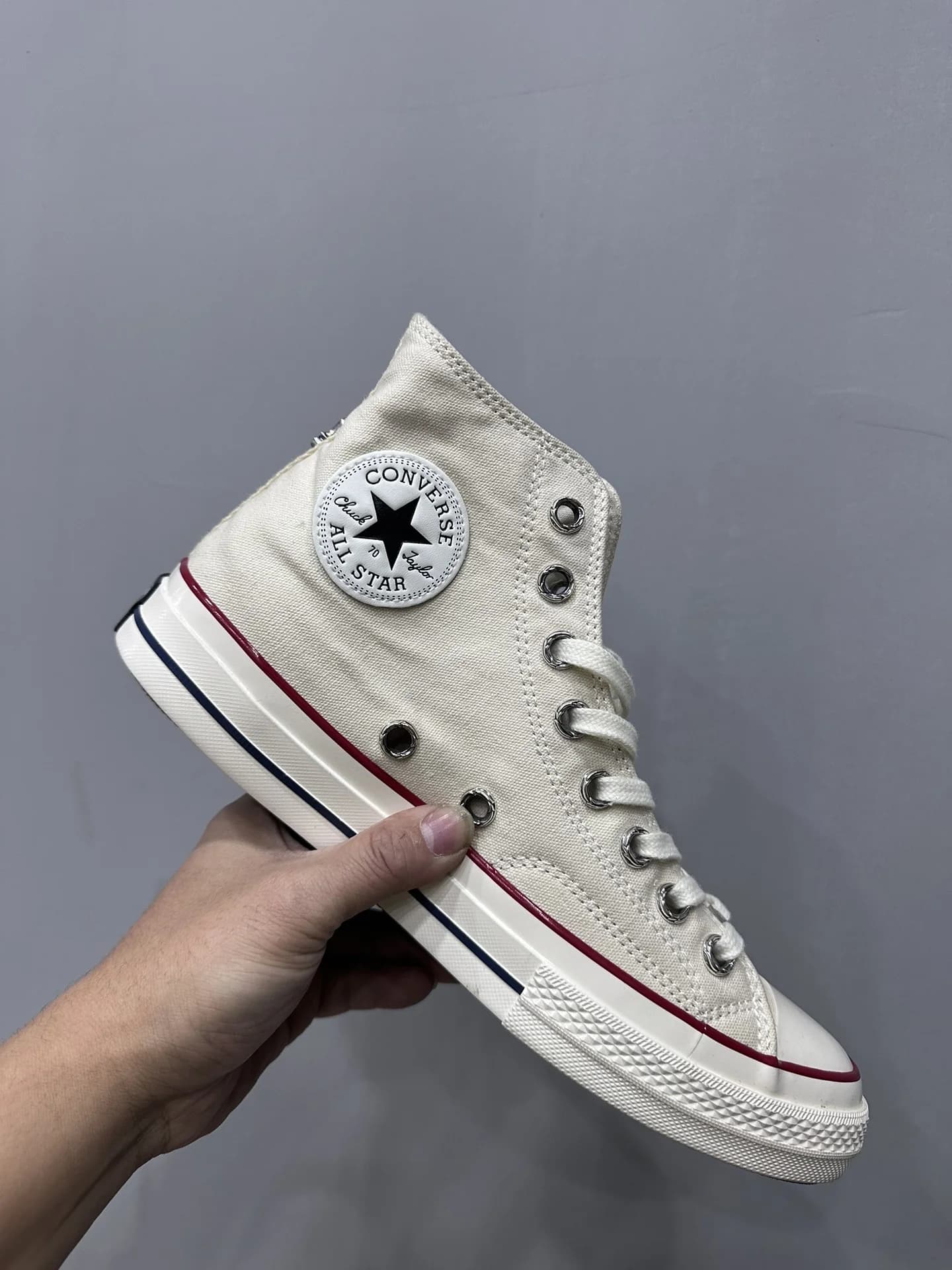 Внутренняя сторона кед Chrome Hearts x Converse Chuck 70 с круглым логотипом Converse