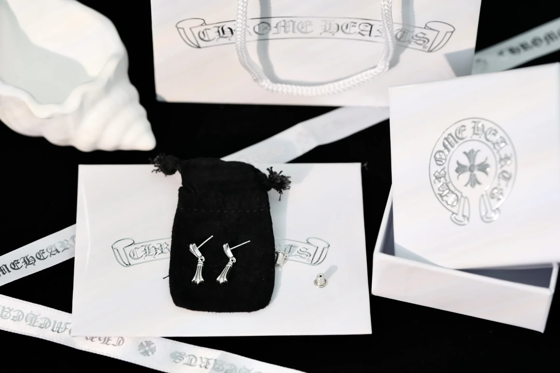 Комплект серег Chrome Hearts с фирменной упаковкой, мешочком и коробкой