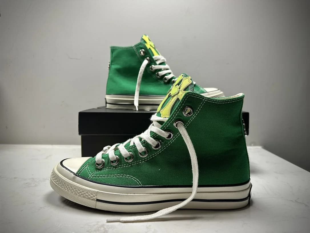 Зеленые высокие кеды Chrome Hearts x Converse Chuck 70, вид сбоку