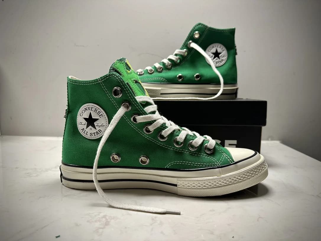 Зеленые высокие кеды Chrome Hearts x Converse Chuck 70, вид сбоку с внутренней стороны