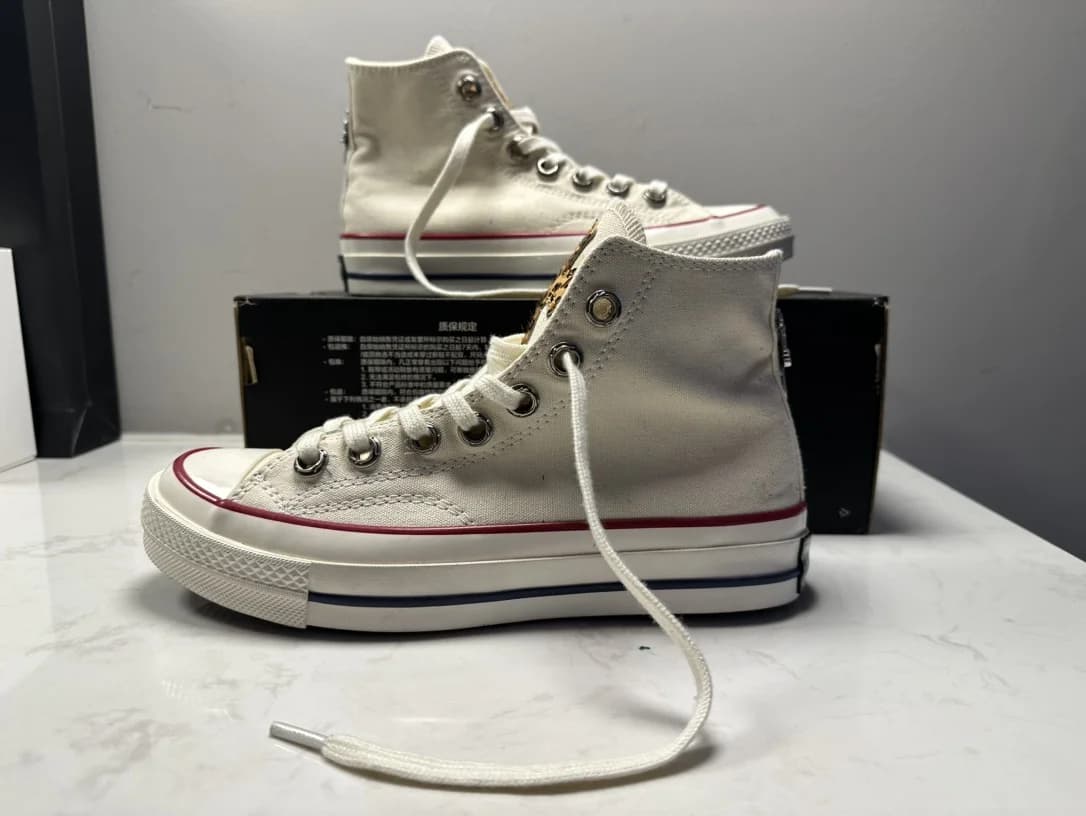 Высокие кеды Chrome Hearts x Converse 1970s молочно-белого цвета, вид сбоку