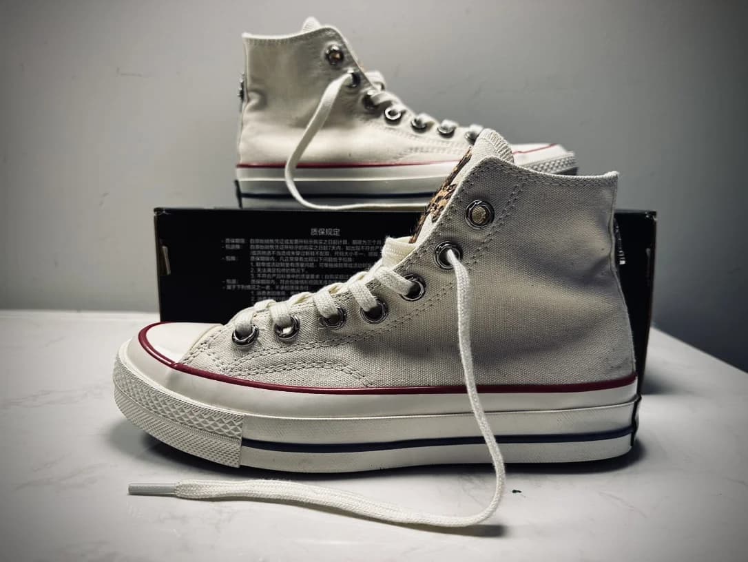 Высокие кеды Chrome Hearts x Converse 1970s молочно-белого цвета, вид сбоку с другого ракурса