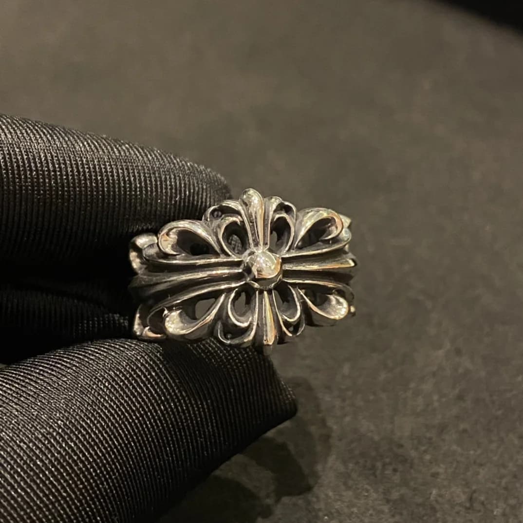 Открытое серебряное кольцо Chrome Hearts Keeper, вид спереди