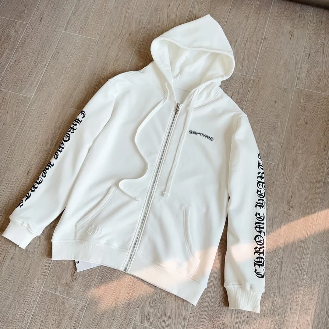 Белое зип-худи Chrome Hearts с принтом Scroll, вид спереди под углом