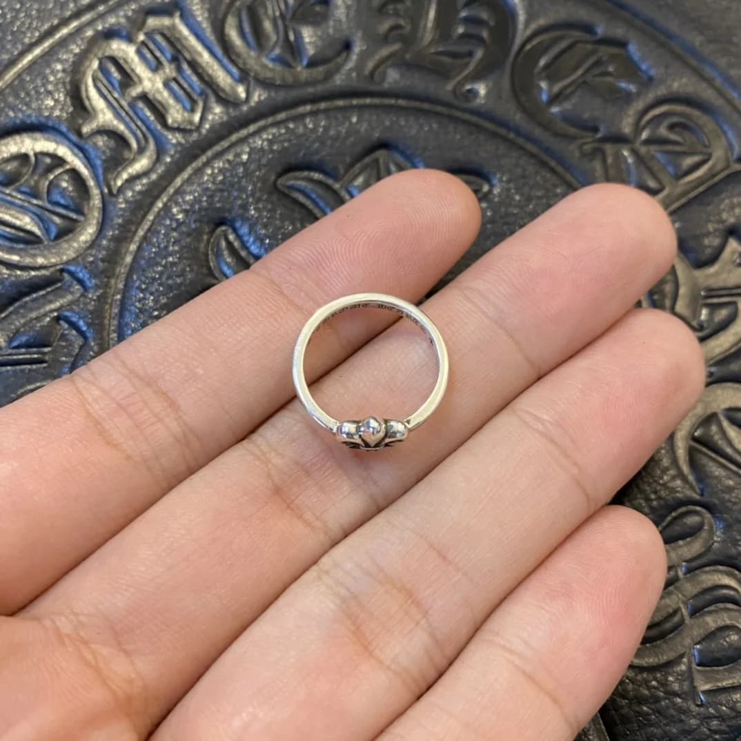 Ободок серебряного кольца Chrome Hearts, вид сверху